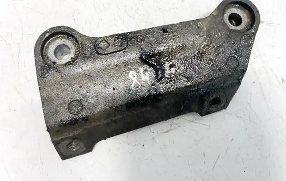 Honda FR-V Engine mounting bracket