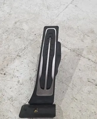 Accelerator throttle pedal