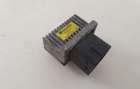 Nissan X-Trail T31 Glow plug pre-heat relay 8200772800