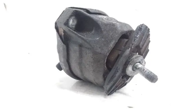 BMW 5 E60 E61 Engine mount bracket 6774619