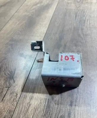 Opel Insignia B Alarm system siren 39118765