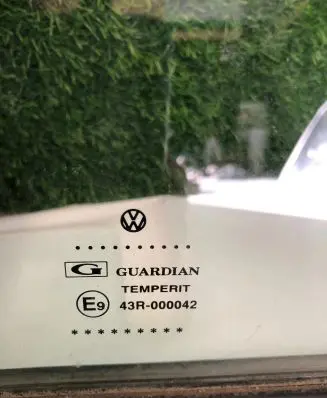 Volkswagen II LT Front door window glass four-door 43R000042