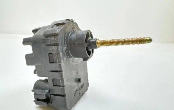 Headlight level adjustment motor