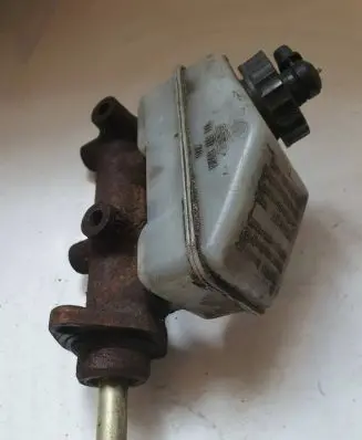 Volkswagen Golf I Master brake cylinder 171611307A