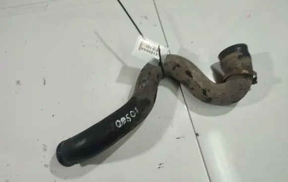 Volkswagen PASSAT B5 Intercooler hose/pipe 8D0145828A