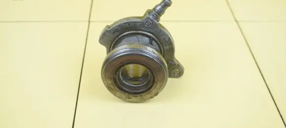 Volvo C30 Clutch slave cylinder 8667378 22SP8