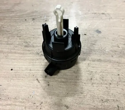 BMW 5 E60 E61 Vacuum air tank 7190661