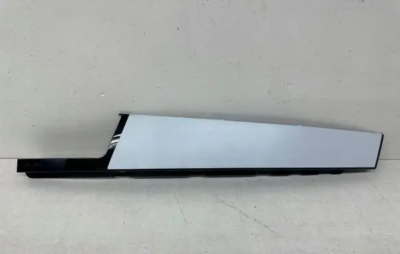 BMW i3 Front door glass trim molding 16081013 160810-13 160810