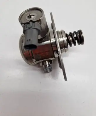 BMW X1 F48 F49 Fuel injection high pressure pump 13517636881 3010948591 0261520249
