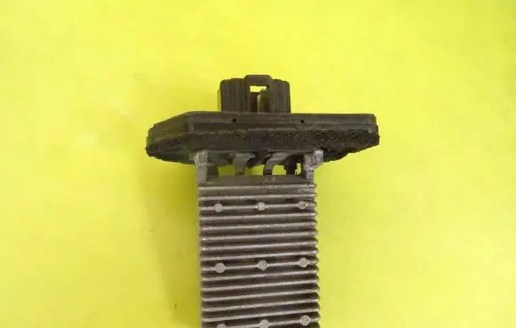Nissan Sunny Heater blower motor/fan resistor 
