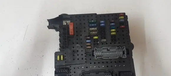 Volvo XC90 Fuse module 12217799 8676391 04W461