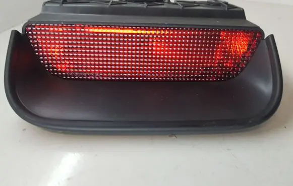 Honda CR-V Third/center stoplight P6939
