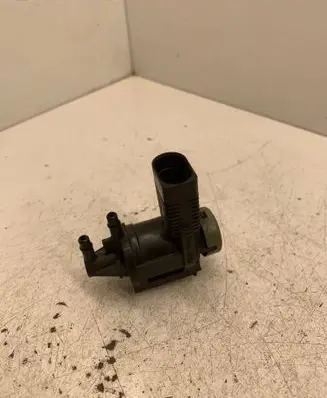 Volkswagen PASSAT B6 Vacuum valve 1J0906283C