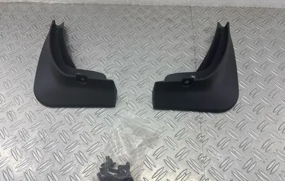 Tesla Model 3 Rear mudguard 