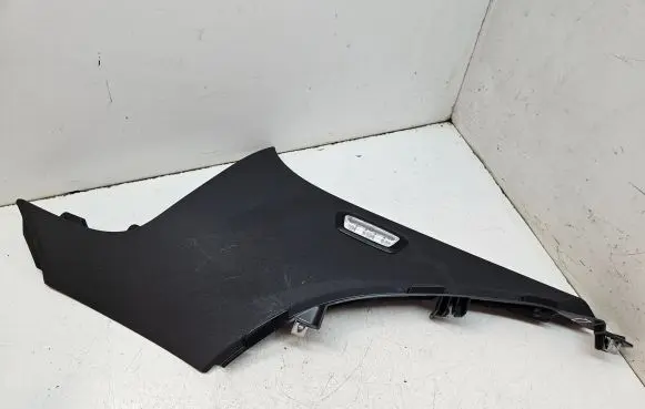Mercedes-Benz GLC C253 (D)pillar trim (top) A2536903200
