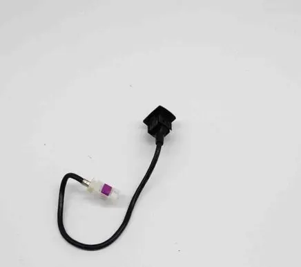 Mercedes-Benz E W212 USB socket connector A1728200515