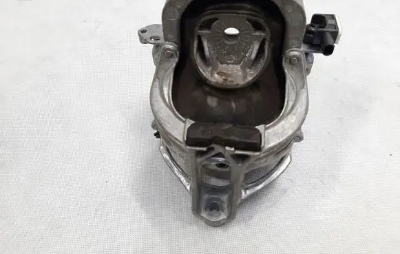 Audi Q7 4M Engine mount bracket 4M0199256CA