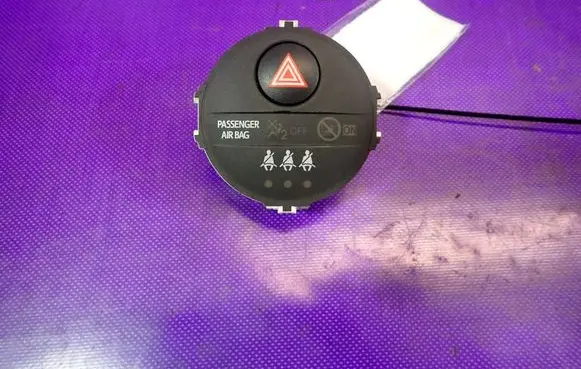 Toyota Yaris Hazard light switch 