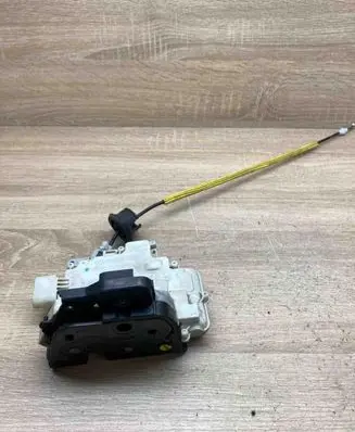 Audi A6 S6 C4 4A Rear door lock 4A0839015A
