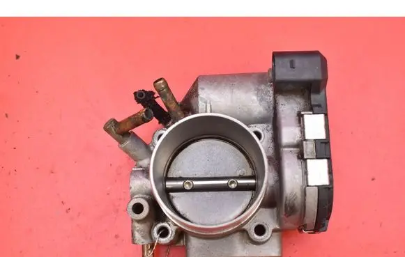 Audi A4 S4 B6 8E 8H Throttle body valve 06B133062H