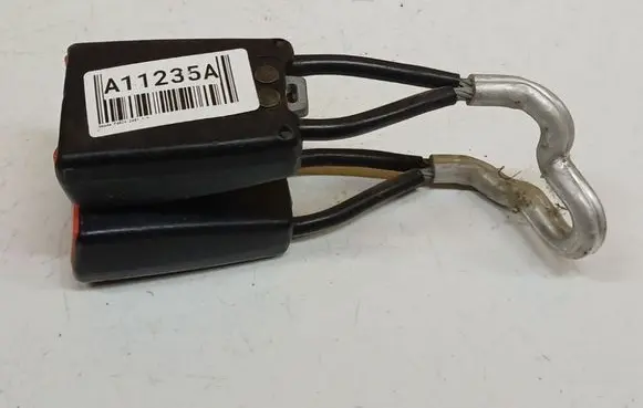 Skoda Fabia Mk1 (6Y) Middle seatbelt buckle (rear) A4410