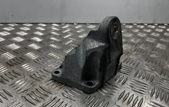 Lexus GS 300 350 430 450H Engine mounting bracket 10080