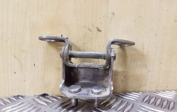 Toyota Yaris Verso Rear door upper hinge