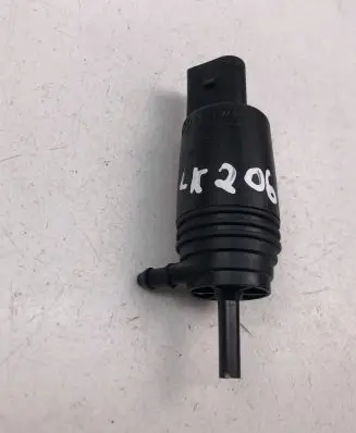 BMW 5 E60 E61 Windscreen/windshield washer pump 8377612