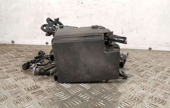 Toyota RAV 4 (XA40) Fuse box set 8266242350
