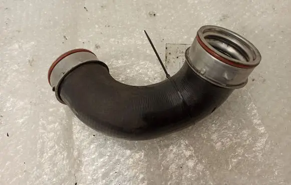 Mercedes-Benz C W203 Intercooler hose/pipe A2035280482