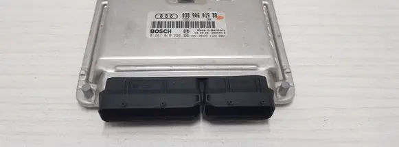 Audi A4 S4 B5 8D Engine control unit/module 038906019BR 0281010226 28SA4418