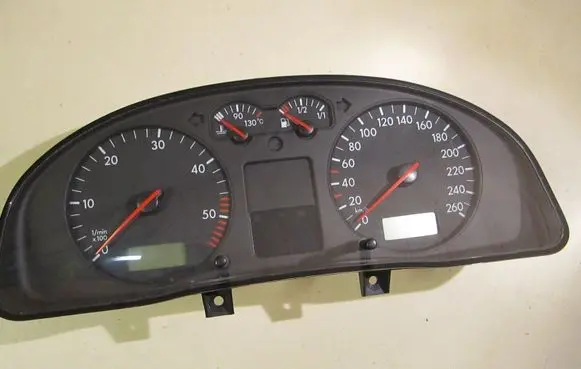 Volkswagen PASSAT B5 Speedometer (instrument cluster)