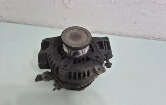 Toyota Avensis T250 Generator/alternator 