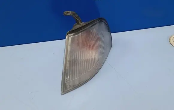 Subaru Legacy Front indicator light 21020579