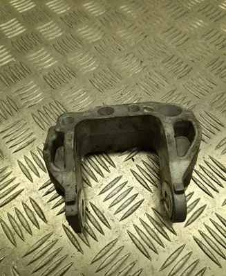 Toyota RAV 4 (XA50) Engine mounting bracket 019