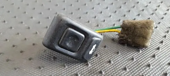 Hyundai Elantra Tailgate opening switch 9355028000 93550-28000