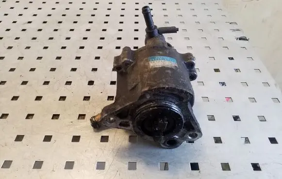 Toyota Avensis T220 Vacuum pump 2930027010 0810002590
