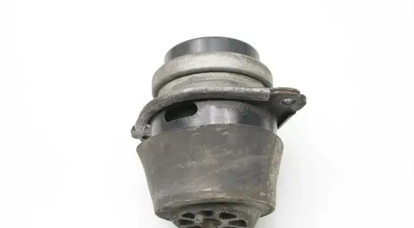 Volkswagen Touareg I Engine mount bracket 7L6199131C