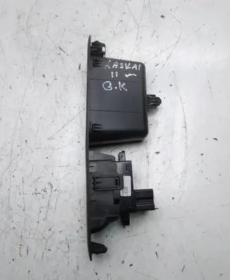 Nissan Qashqai Electric window control switch 82951JD000