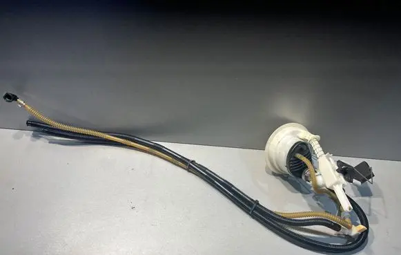 BMW 3 E90 E91 Fuel level sensor 6763851