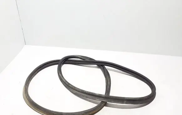 Dacia Duster II Trunk rubber seal (body) 908303802R