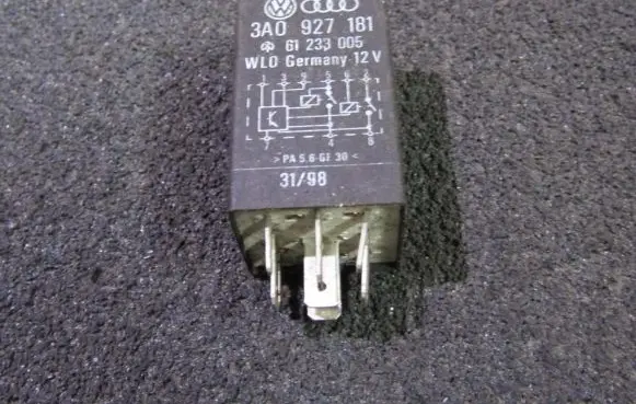 Volkswagen PASSAT B4 Other relay 3a0927181 17561233005