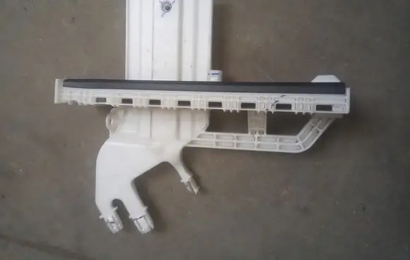 Hyundai Ioniq Rear door windshield rail 