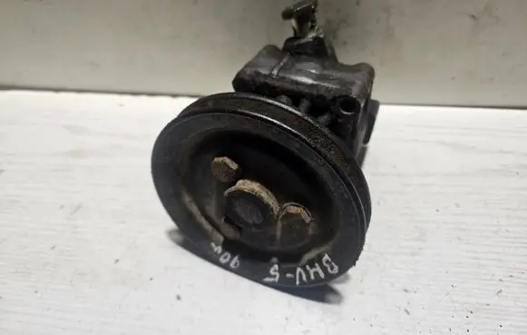 BMW 5 E34 Power steering pump 1132830 2112811