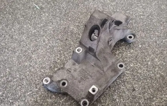 Skoda Roomster (5J) Generator/alternator bracket 038903143AG