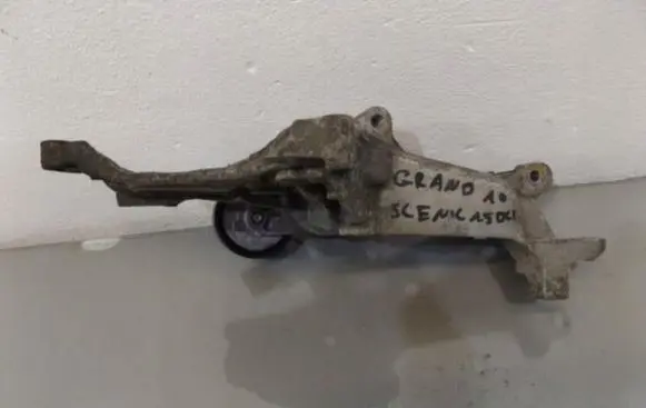 Renault Scenic III - Grand scenic III Generator/alternator bracket 