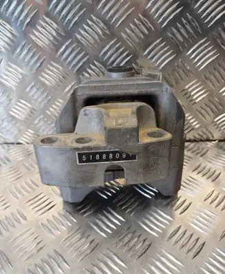 Alfa Romeo Giulietta Engine mount bracket 51888091