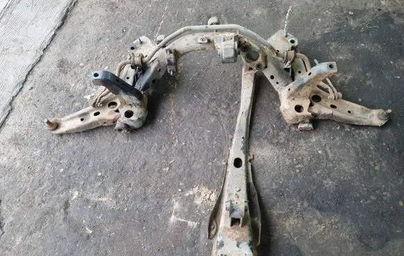 Mazda MPV II LW Front subframe