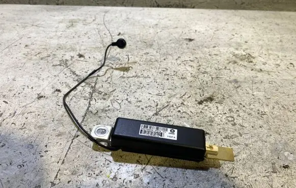 Dodge Challenger Aerial antenna amplifier P68210666AA 11037A 5007301515