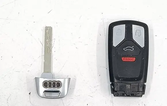 Audi Q7 4M Ignition key/card 4M0959754
